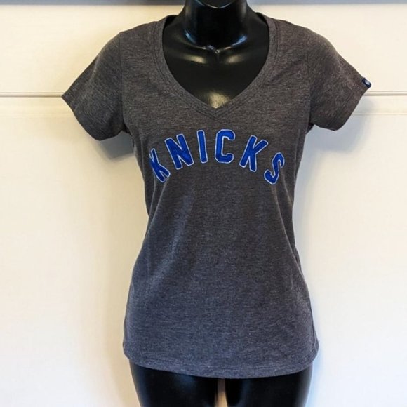 Classic Women's Official Knicks V-Neck T-shirt with Patch Lettering, Size Small - Picture 2 of 6